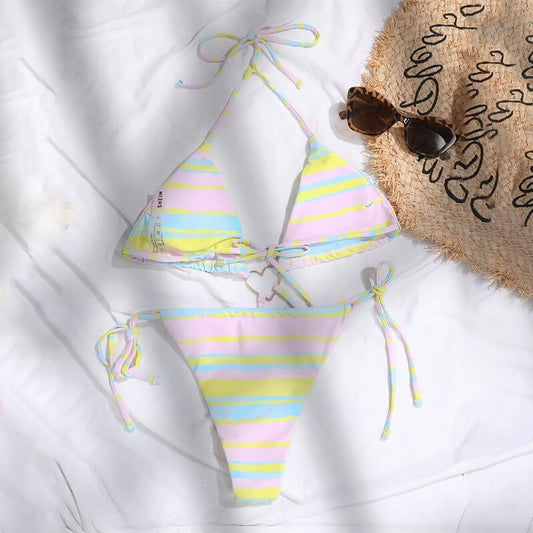 Bikini bohème arc-en-ciel avec ficelles autour du ventre Ibiza Vibe