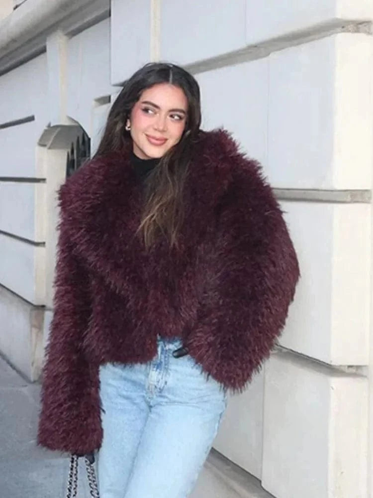 Manteau en fausse fourrure rouge bordeaux Ibiza Vibe