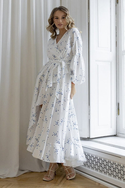 Robe blanche bohème chic à pois bleus Ibiza Vibe