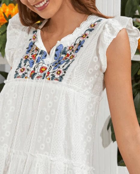 Robe courte blanche brodée bohème Ibiza Vibe
