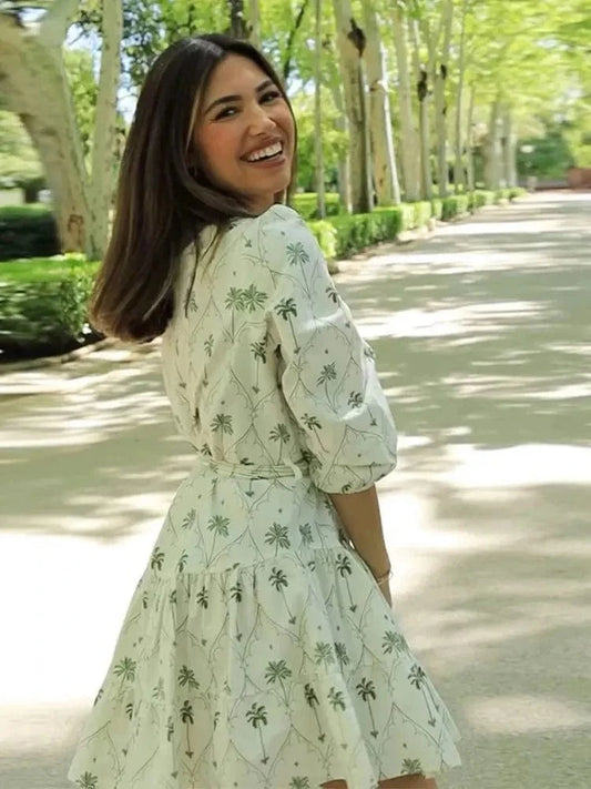 Robe courte style bohème avec ceinture et imprimé palmiers Ibiza Vibe