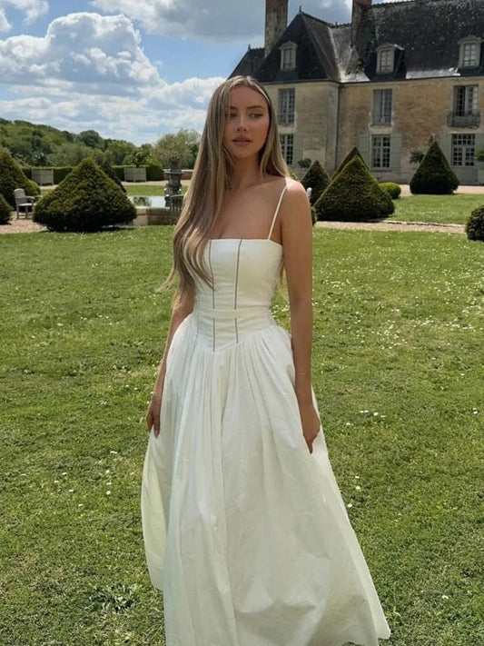 Robe de mariée blanche chic bohème à bretelles spaghetti Ibiza Vibe