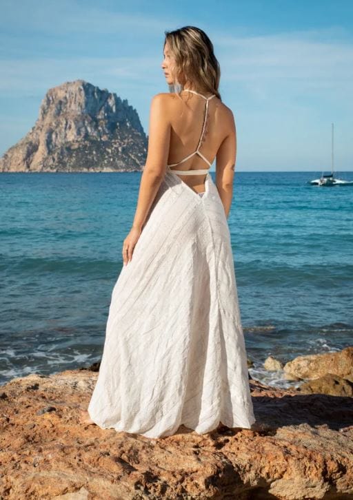 Robe longue blanche pailletée style bohème avec col en V et dos ouvert Ibiza Vibe
