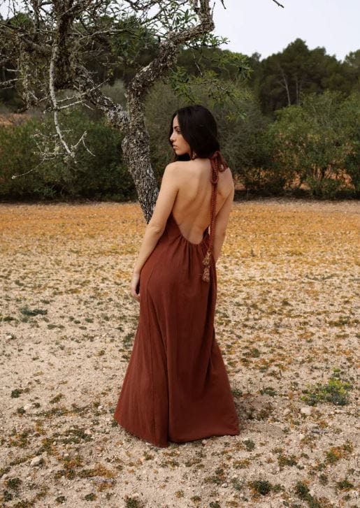 Robe longue rouge marron avec col en V et dos ouvert Ibiza Vibe