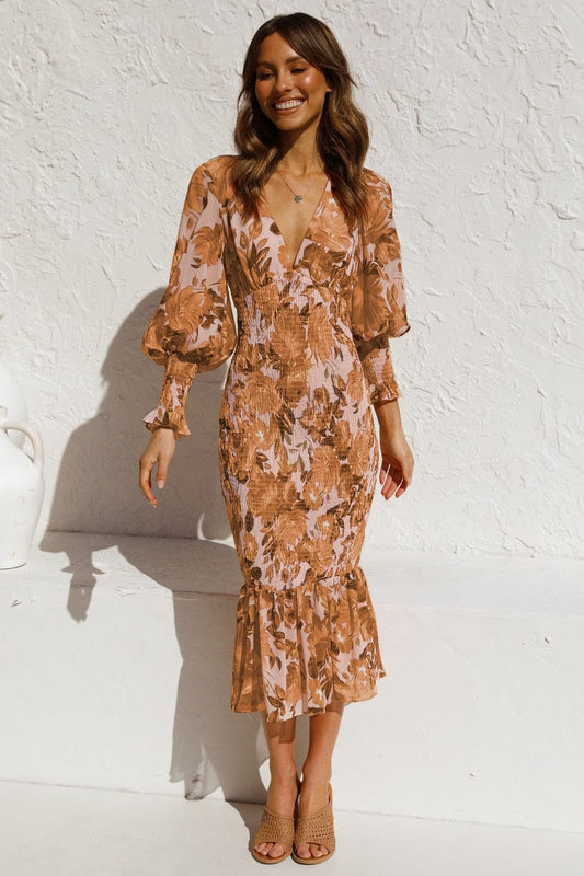 Robe marron à manches longues avec imprimé élégant et dos ouvert Ibiza Vibe