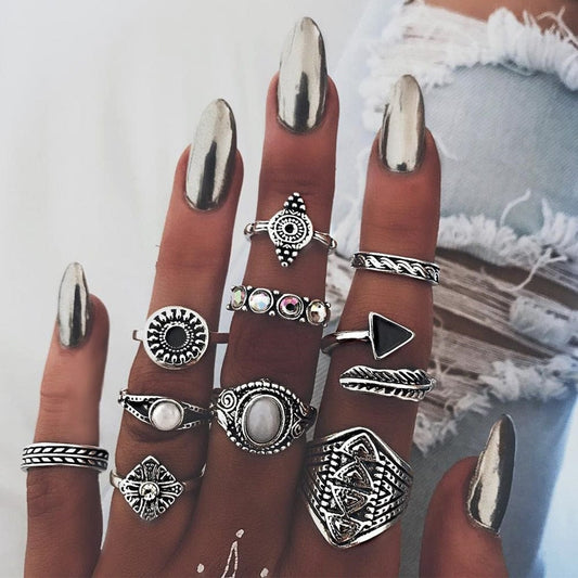 Bagues bohèmes en argent serties de pierres blanches et noires Ibiza Vibe