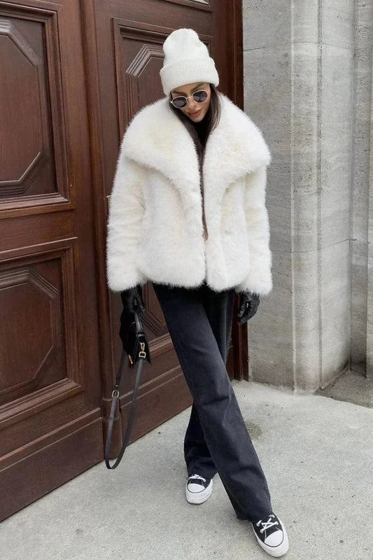 Manteau en fausse fourrure blanche Ibiza Vibe