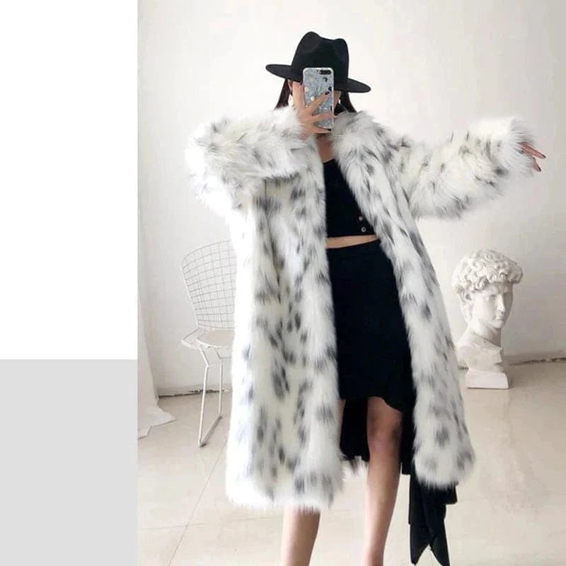 Manteau long en fausse fourrure blanche avec imprimé Ibiza Vibe
