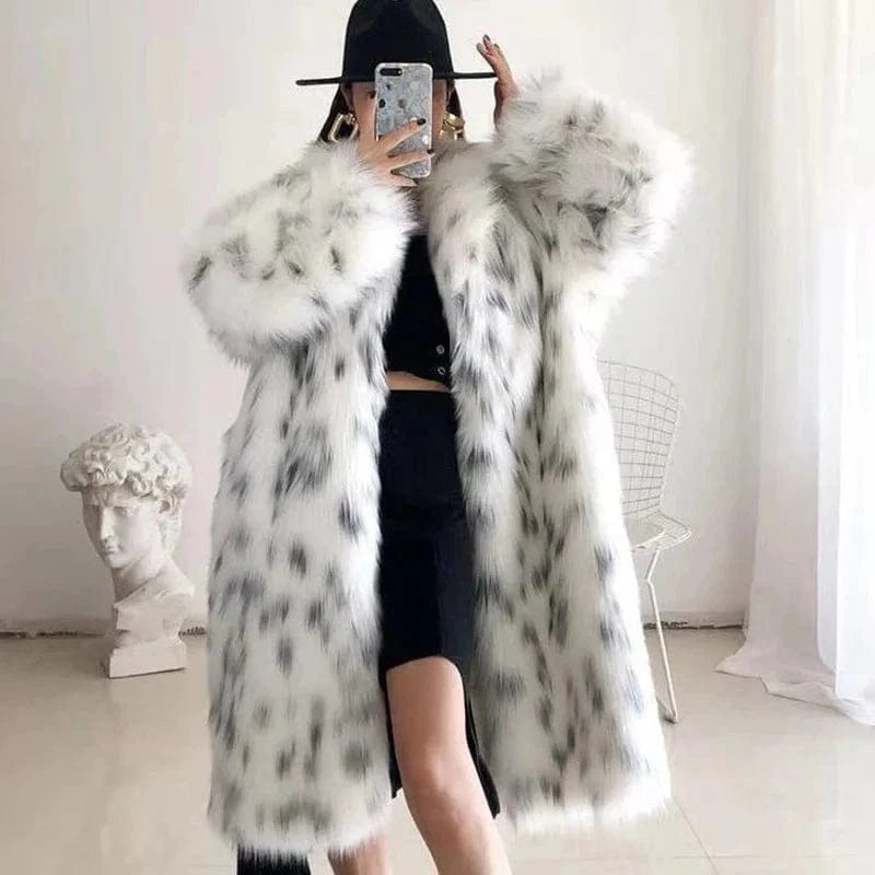 Manteau long en fausse fourrure blanche avec imprimé Ibiza Vibe