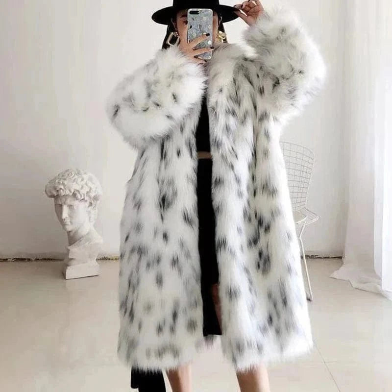 Manteau long en fausse fourrure blanche avec imprimé Ibiza Vibe