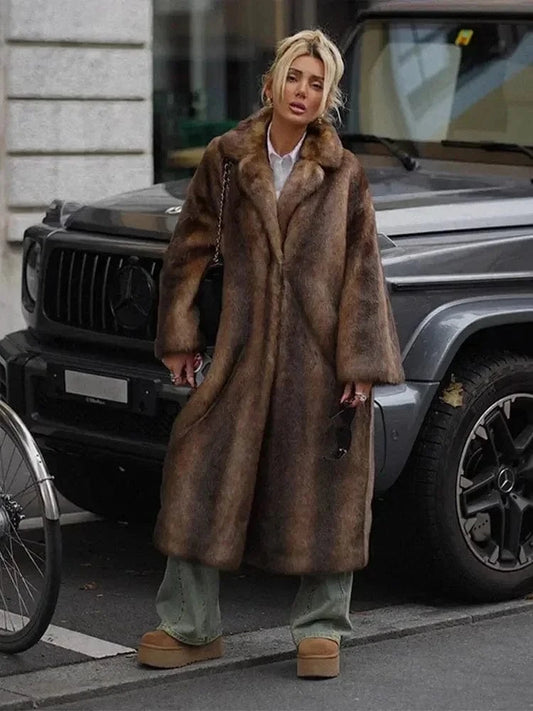 Manteau long en fausse fourrure marron Ibiza Vibe