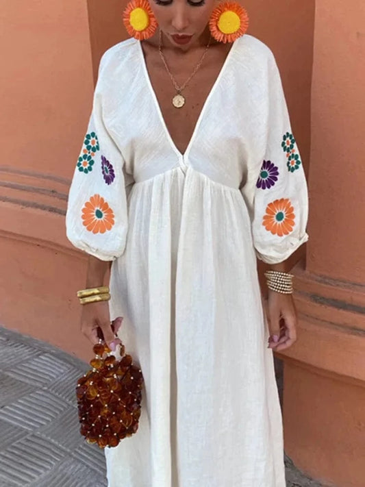 Robe bohème blanche à manches longues et fleurs Ibiza Vibe