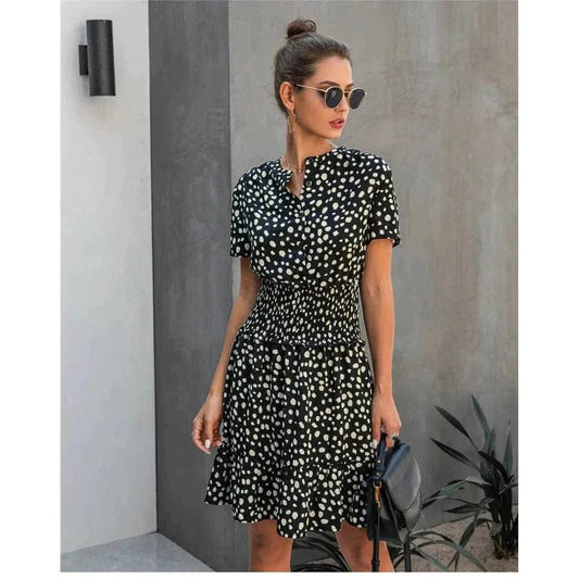 Robe courte noire à fleurs bohème Ibiza Vibe