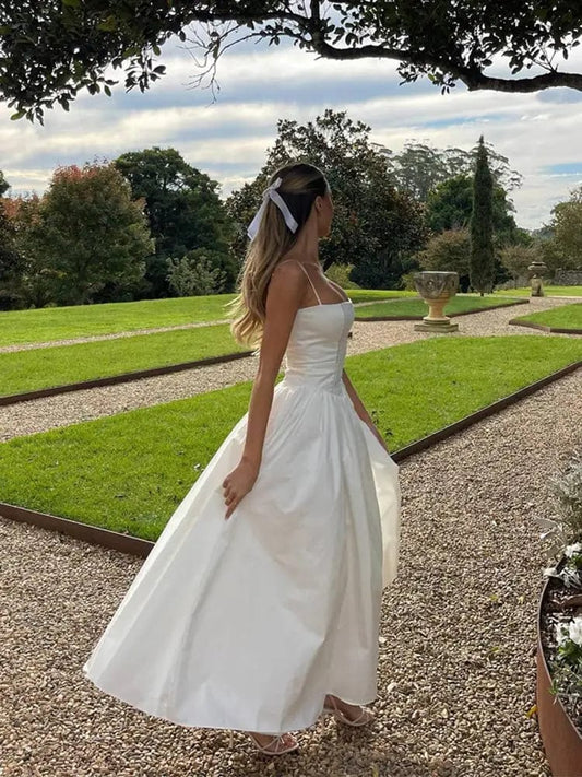 Robe de mariée blanche chic bohème à bretelles spaghetti Ibiza Vibe