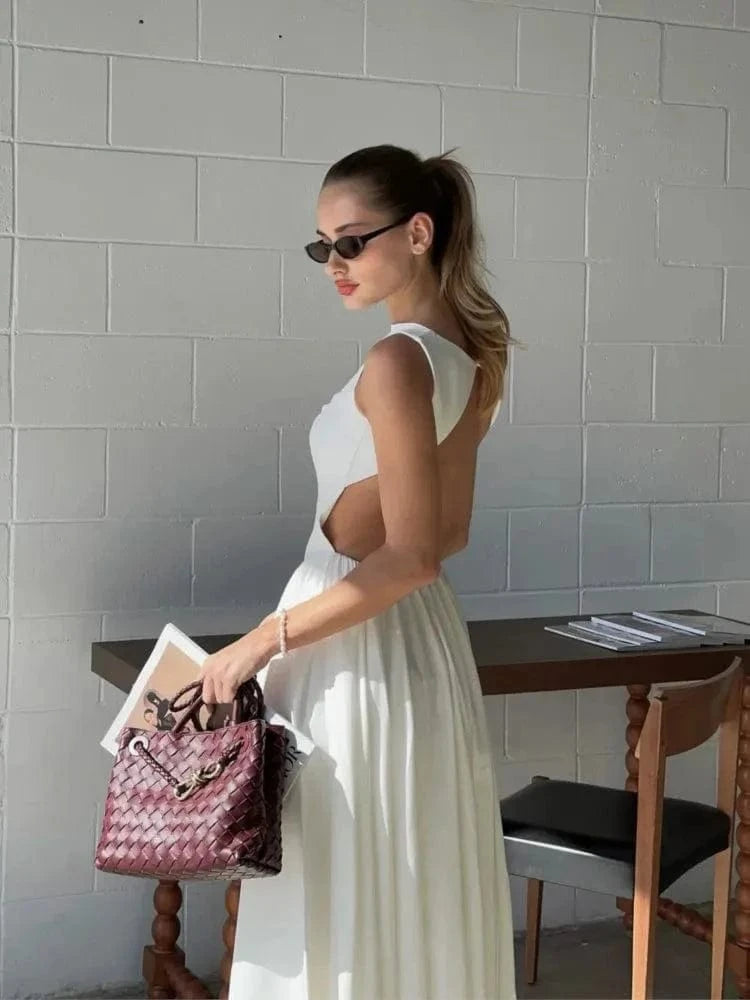 Robe de mariée blanche mi-longue style bohème avec dos ouvert Ibiza Vibe