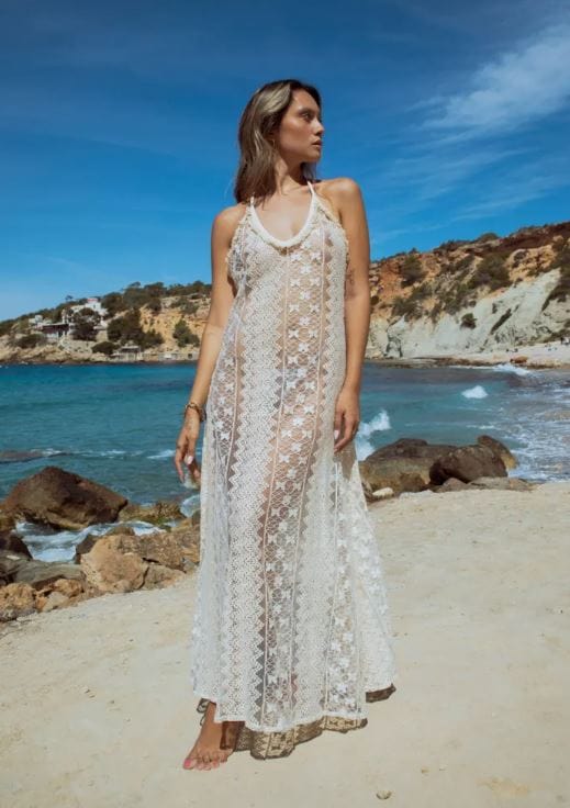 Robe de plage blanche transparente style bohème dos nu Ibiza Vibe