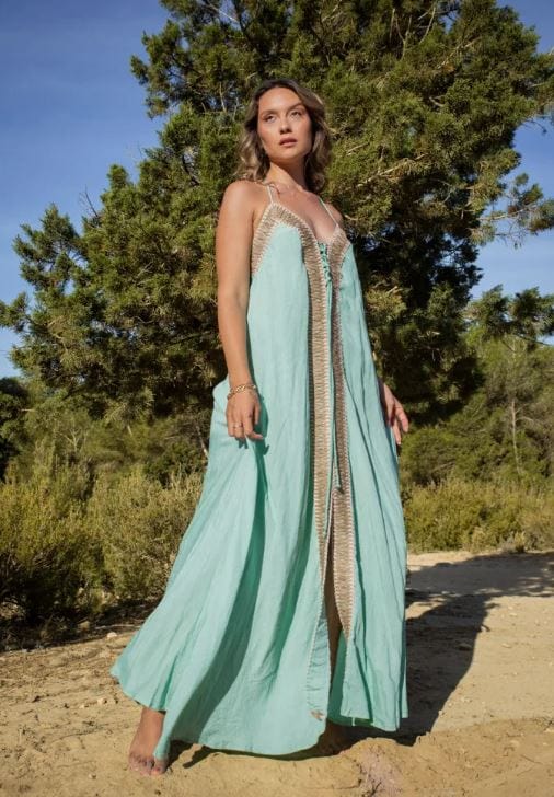 Robe de plage bohème bleu clair avec col en V et dos ouvert Ibiza Vibe
