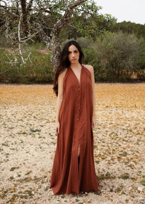 Robe longue rouge marron avec col en V et dos ouvert Ibiza Vibe